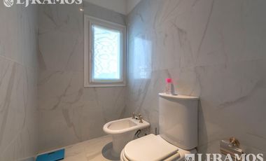 4 DORMITORIOS y ESCRITORIO. LOTE INTERNO.