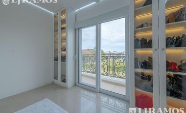 4 DORMITORIOS y ESCRITORIO. LOTE INTERNO.