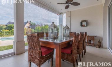 4 DORMITORIOS y ESCRITORIO. LOTE INTERNO.