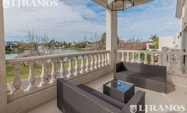 4 DORMITORIOS y ESCRITORIO. LOTE INTERNO.