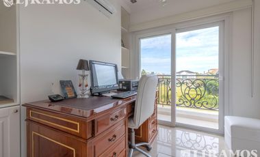 4 DORMITORIOS y ESCRITORIO. LOTE INTERNO.