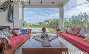 4 DORMITORIOS y ESCRITORIO. LOTE INTERNO.