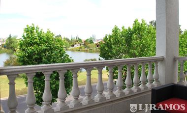 4 DORMITORIOS y ESCRITORIO. LOTE INTERNO.