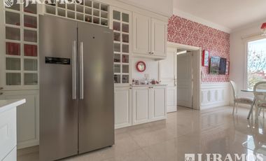 4 DORMITORIOS y ESCRITORIO. LOTE INTERNO.