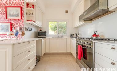 4 DORMITORIOS y ESCRITORIO. LOTE INTERNO.