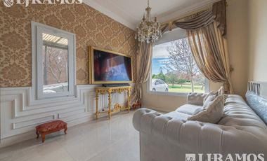 4 DORMITORIOS y ESCRITORIO. LOTE INTERNO.