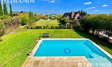 4 DORMITORIOS y ESCRITORIO. LOTE INTERNO.