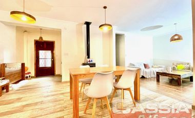 CASA 4 AMBIENTES, EXCELENTE ESTADO, FONDO Y TERRAZA, DOS PLANTAS AL FRENTE, DIGNA VISITAR