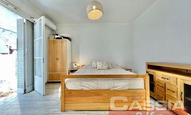 CASA 4 AMBIENTES, EXCELENTE ESTADO, FONDO Y TERRAZA, DOS PLANTAS AL FRENTE, DIGNA VISITAR