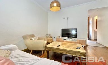 CASA 4 AMBIENTES, EXCELENTE ESTADO, FONDO Y TERRAZA, DOS PLANTAS AL FRENTE, DIGNA VISITAR