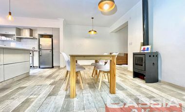 CASA 4 AMBIENTES, EXCELENTE ESTADO, FONDO Y TERRAZA, DOS PLANTAS AL FRENTE, DIGNA VISITAR