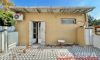 CASA 4 AMBIENTES, EXCELENTE ESTADO, FONDO Y TERRAZA, DOS PLANTAS AL FRENTE, DIGNA VISITAR