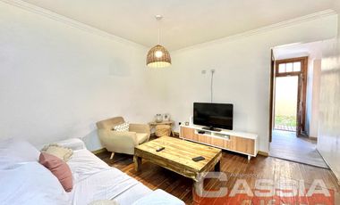 CASA 4 AMBIENTES, EXCELENTE ESTADO, FONDO Y TERRAZA, DOS PLANTAS AL FRENTE, DIGNA VISITAR