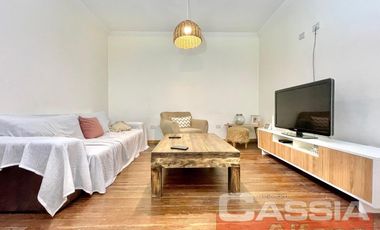 CASA 4 AMBIENTES, EXCELENTE ESTADO, FONDO Y TERRAZA, DOS PLANTAS AL FRENTE, DIGNA VISITAR