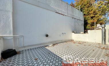 CASA 4 AMBIENTES, EXCELENTE ESTADO, FONDO Y TERRAZA, DOS PLANTAS AL FRENTE, DIGNA VISITAR