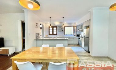 CASA 4 AMBIENTES, EXCELENTE ESTADO, FONDO Y TERRAZA, DOS PLANTAS AL FRENTE, DIGNA VISITAR