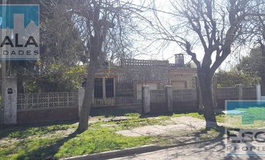 CASA DE DOS DORM CON AMPLIO TERRENO DE 1000 m2 EN GABOTO  EN VENTA