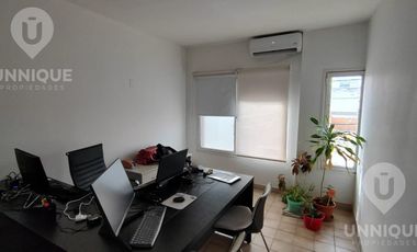 Oficina en  12 de Septiembre y Leguizamón