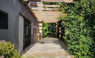 Excelente vivienda en Costa del Este