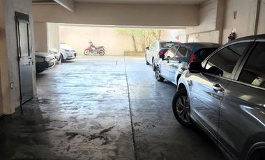 SÓLIDA Y CÓMODA COCHERA CUBIERTA EN VENTA A METROS DE AV. MAIPÚ. OLIVOS