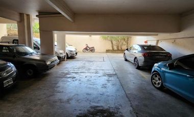 SÓLIDA Y CÓMODA COCHERA CUBIERTA EN VENTA A METROS DE AV. MAIPÚ. OLIVOS