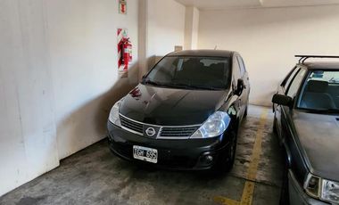 SÓLIDA Y CÓMODA COCHERA CUBIERTA EN VENTA A METROS DE AV. MAIPÚ. OLIVOS