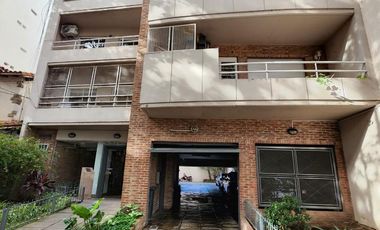 SÓLIDA Y CÓMODA COCHERA CUBIERTA EN VENTA A METROS DE AV. MAIPÚ. OLIVOS