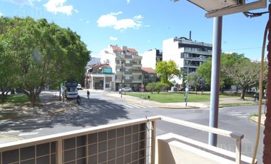 Alquiler Departamento 4 ambientes frente balcón Boulevard Pque. Saavedra