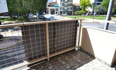 Alquiler Departamento 4 ambientes frente balcón Boulevard Pque. Saavedra