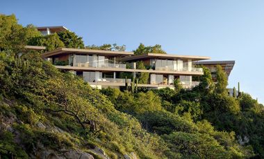 Experience Luxury Living in Huatulco's Premier Community! 3 bedrooms Villa