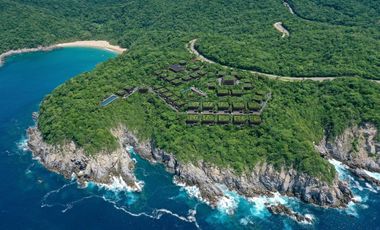 Experience Luxury Living in Huatulco's Premier Community! 3 bedrooms Villa