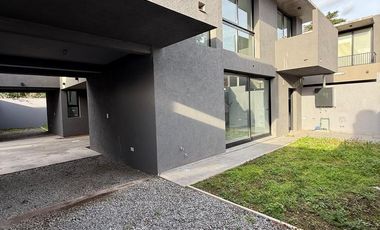 Casa duplex en condominio cerrado - Adrogué
