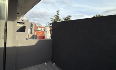 Casa duplex en condominio cerrado - Adrogué