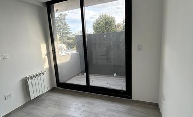 Casa duplex en condominio cerrado - Adrogué