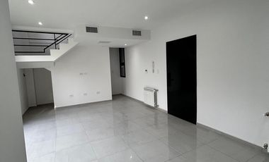 Casa duplex en condominio cerrado - Adrogué