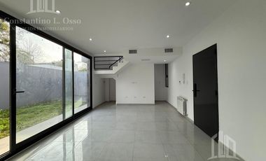 Casa duplex en condominio cerrado - Adrogué