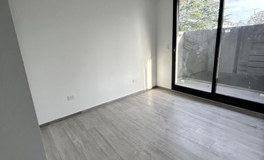 Casa duplex en condominio cerrado - Adrogué