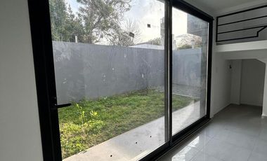 Casa duplex en condominio cerrado - Adrogué