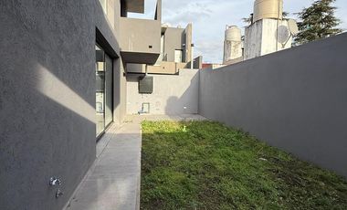 Casa duplex en condominio cerrado - Adrogué