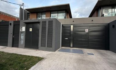 Casa duplex en condominio cerrado - Adrogué