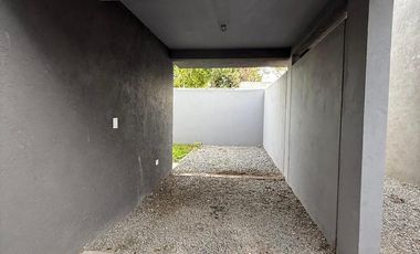 Casa duplex en condominio cerrado - Adrogué