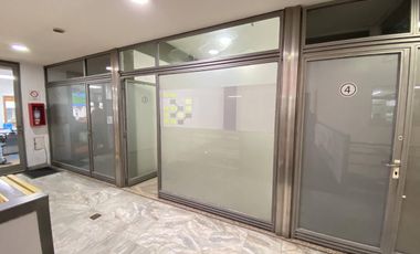 CIUFFOLI: Galería La Comedia. Planta alta. Frente vidriado