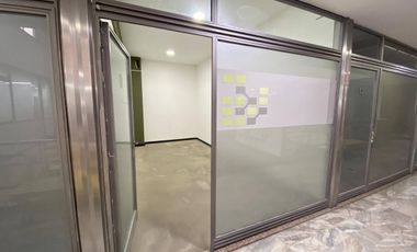 CIUFFOLI: Galería La Comedia. Planta alta. Frente vidriado