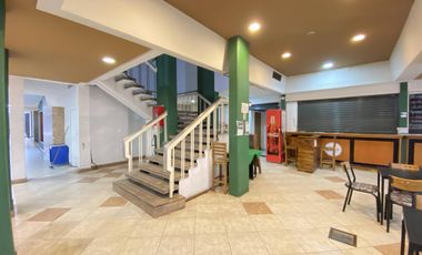 CIUFFOLI: Galería La Comedia. Planta alta. Frente vidriado