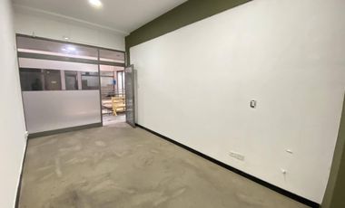 CIUFFOLI: Galería La Comedia. Planta alta. Frente vidriado