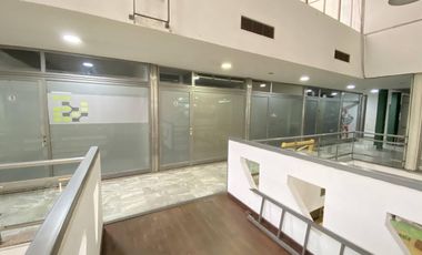 CIUFFOLI: Galería La Comedia. Planta alta. Frente vidriado