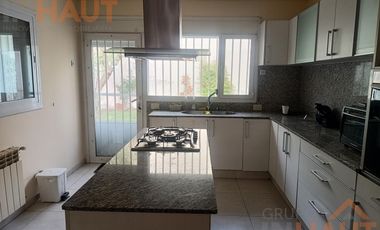Venta de Casa de 2 habitaciones área centro
