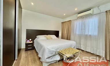CASA CON LOCALES VENTA EN BLOCK, IMPECABLE ESTADO CON GARAGE Y 3 LOCALES CON RENTA