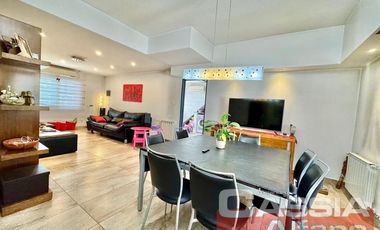 CASA CON LOCALES VENTA EN BLOCK, IMPECABLE ESTADO CON GARAGE Y 3 LOCALES CON RENTA