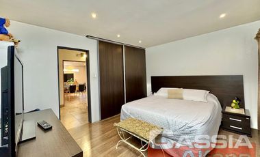 CASA CON LOCALES VENTA EN BLOCK, IMPECABLE ESTADO CON GARAGE Y 3 LOCALES CON RENTA